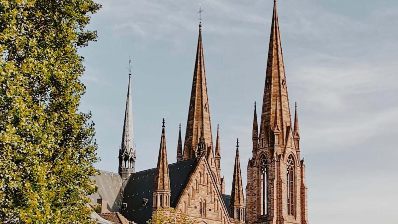 Qui a construit la cathédrale Clermont Ferrand : Notre-Dame-de-l’Assomption ?
