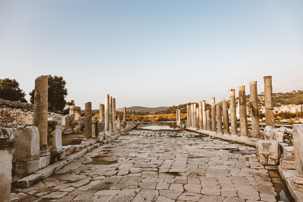 Le temple d’Apollon à Delphes en Grèce.